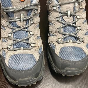 SOLD Merrell Women's Moab 2 Vent Hiking Shoes